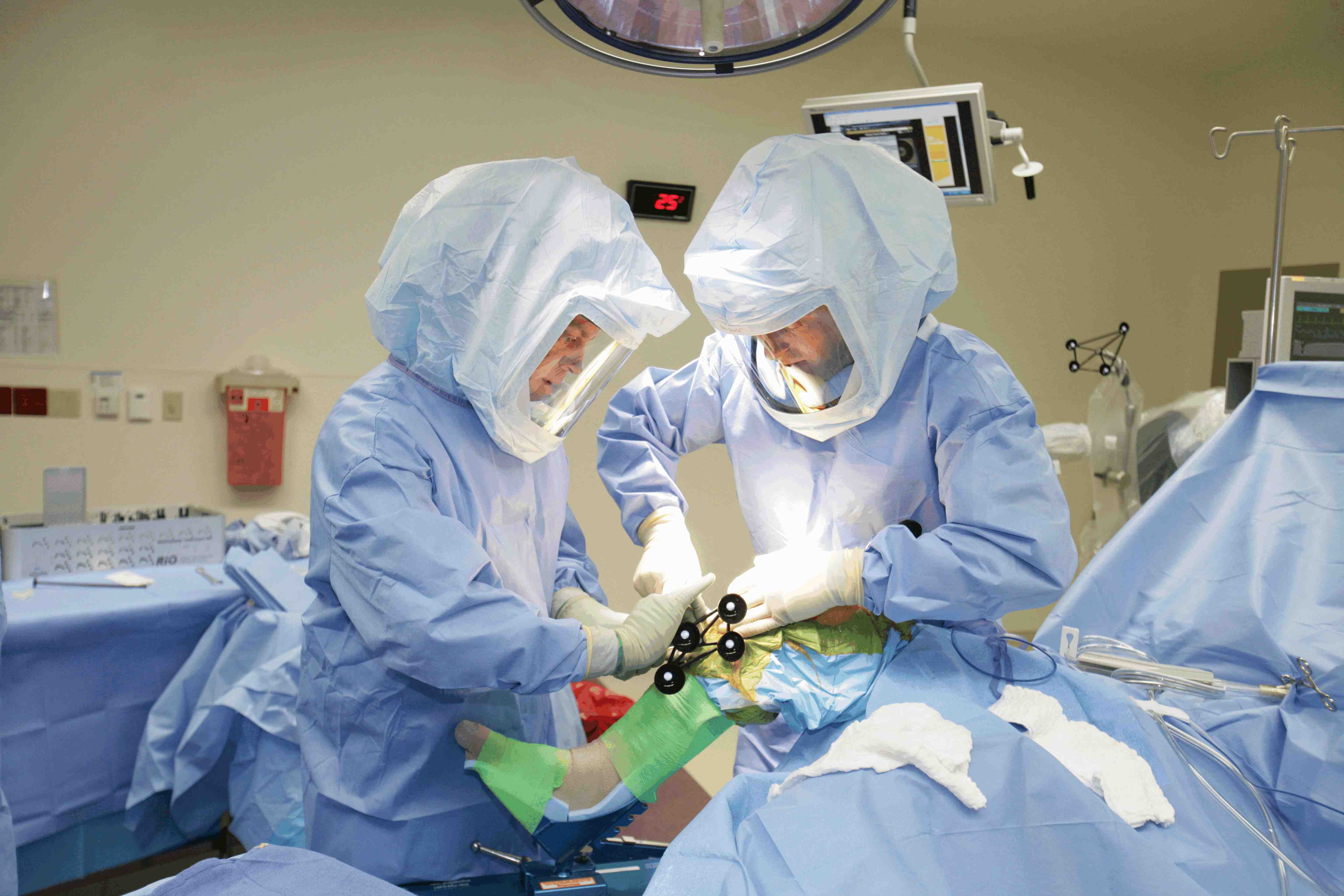 MAKOplasty delays total knee replacement surgery