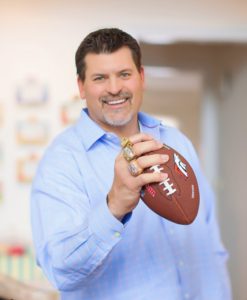 Ex-NFL player Mark Schlereth urges Alaskans to get vaccine